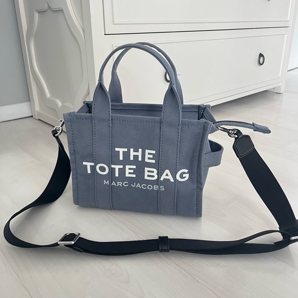 Marc Jacobs The Tote Bag Small in Blue Shadow